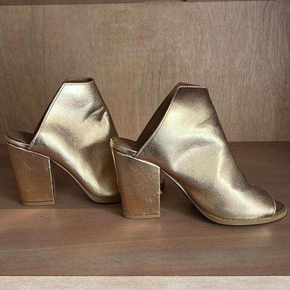 Qupid Rose Gold Metallic Heels - Picture 4 of 10